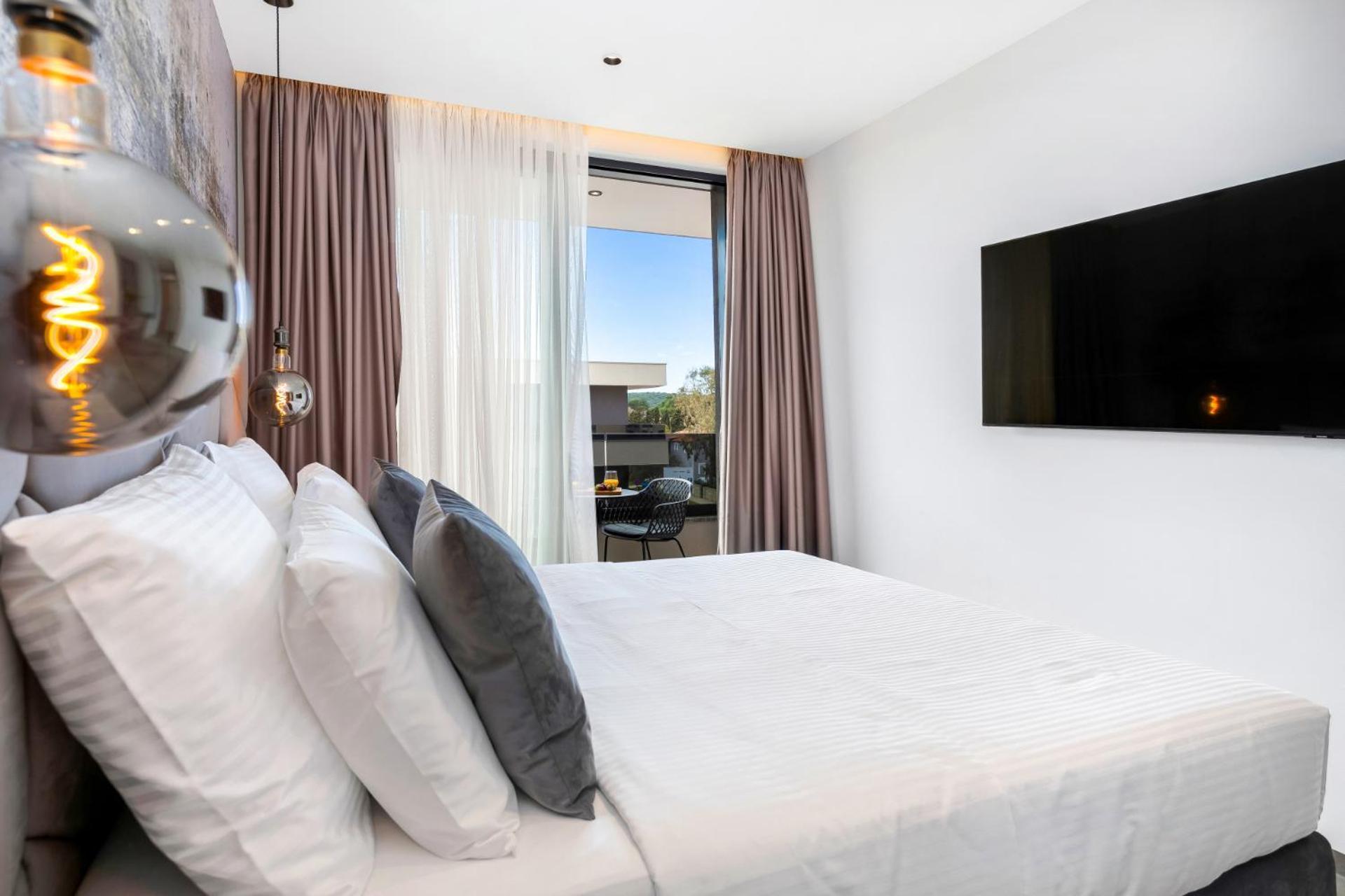 Fly Rooms Medulin - 50M From The Beach - New 2024 Room photo