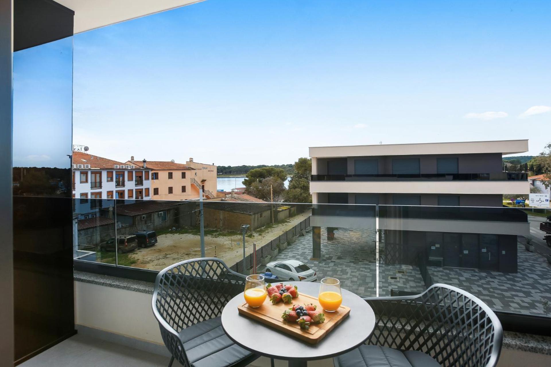 Fly Rooms Medulin - 50M From The Beach - New 2024 Room photo